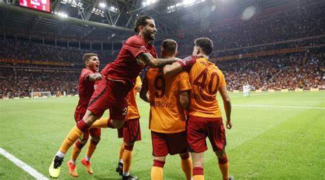 Galatasaray'эn evinde bileрi bьkьlmьyor